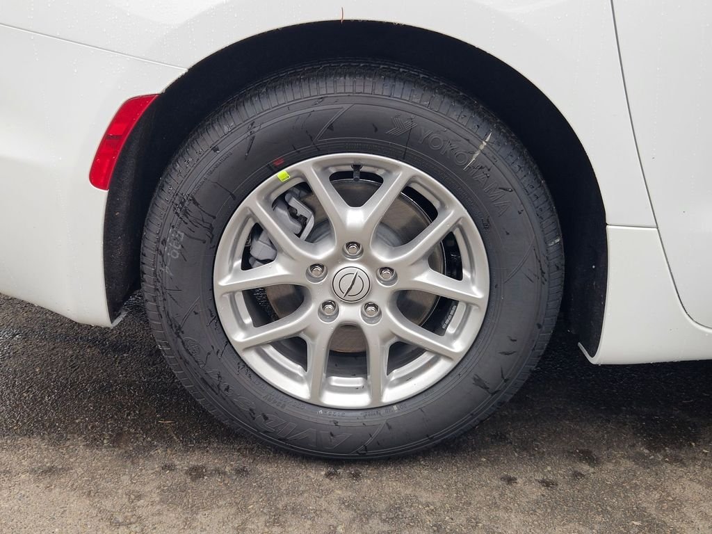 New 2026 Bright White Clear-Coat Exterior Paint Chrysler Select image 9
