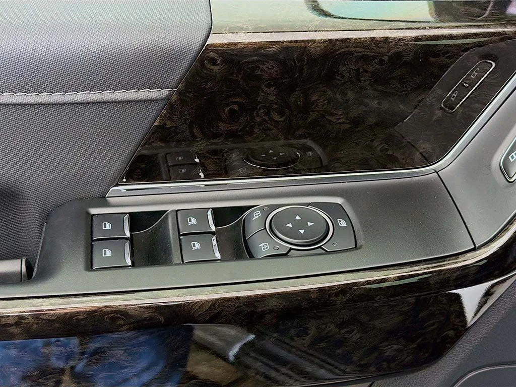 New 2025 Space White Metallic Ford XLT image 29