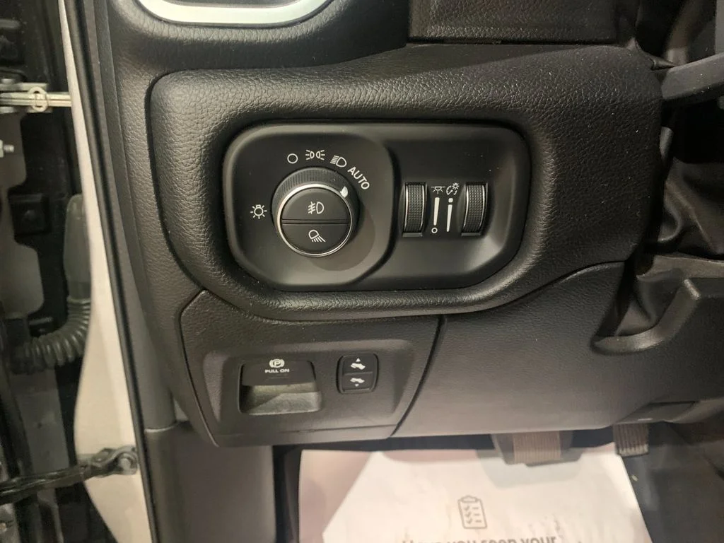 Used 2024 Silver Ram Laramie image 31