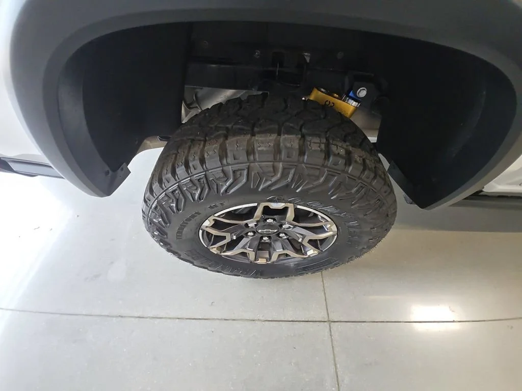 Used 2024 Summit White Chevrolet ZR2 image 28