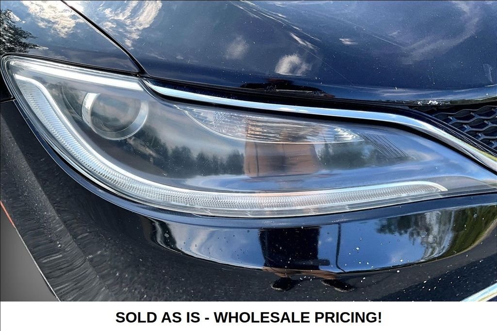 Used 2015  Chrysler Limited image 27