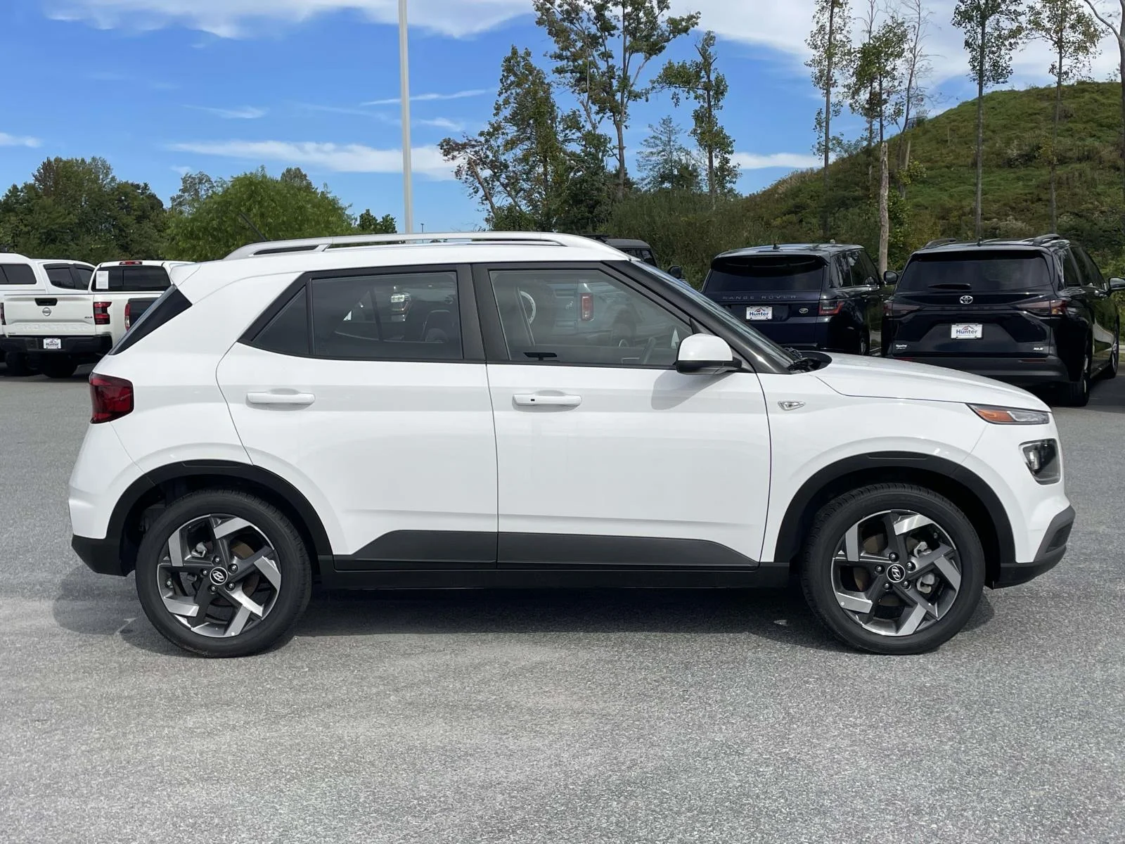 Used 2026 Lunar White Hyundai SEL image 29