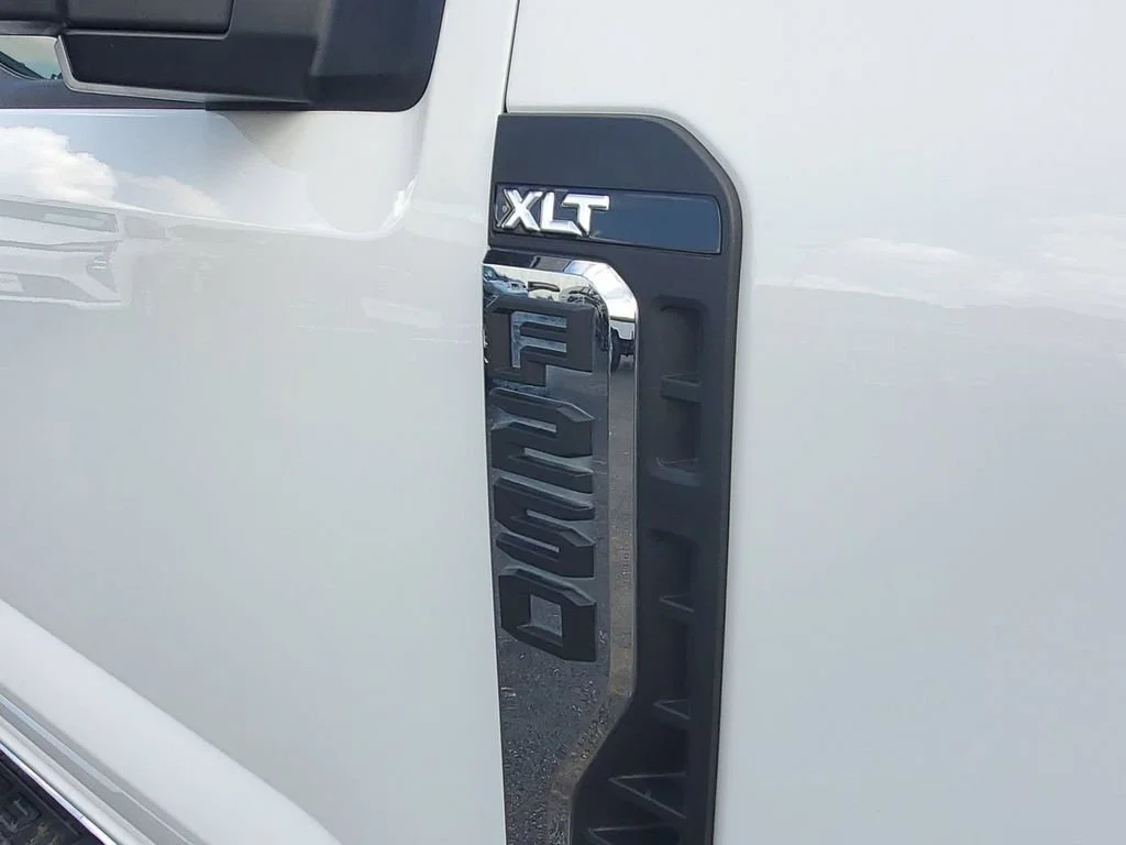 Used 2025 White Ford XL image 37