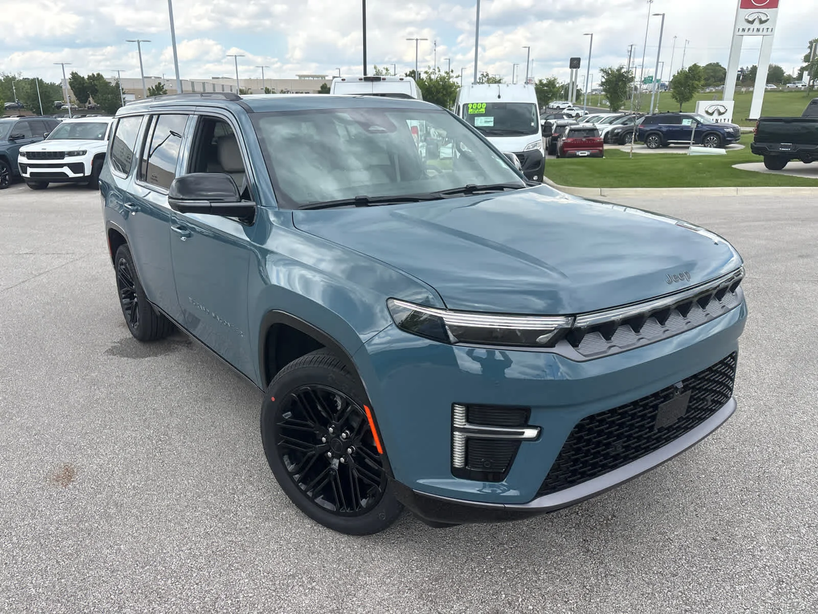 New 2026 Steel Blue Exterior Paint Jeep Limited Reserve image 2