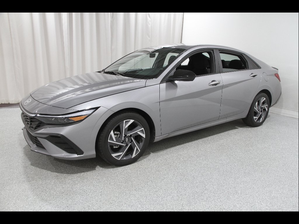 Used 2025 Fluid Metal Metallic Hyundai SEL Sport image 3