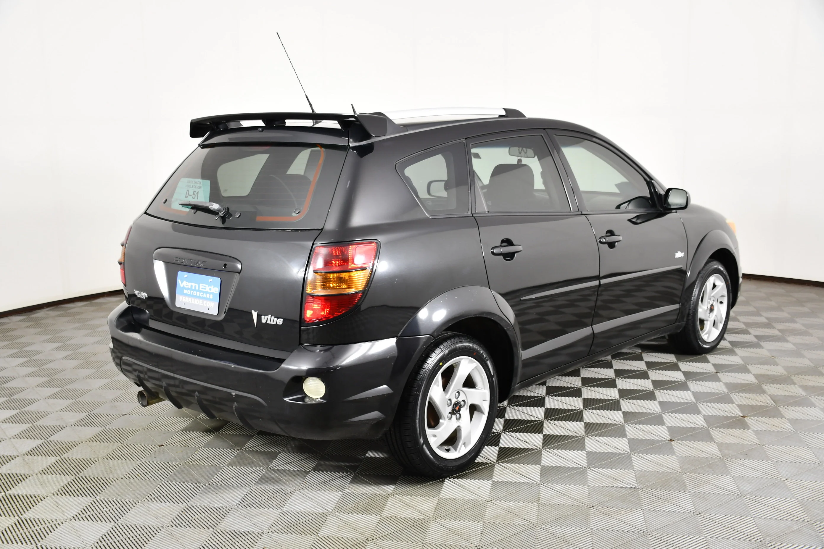 Used 2005 Abyss Black Pontiac Base image 6