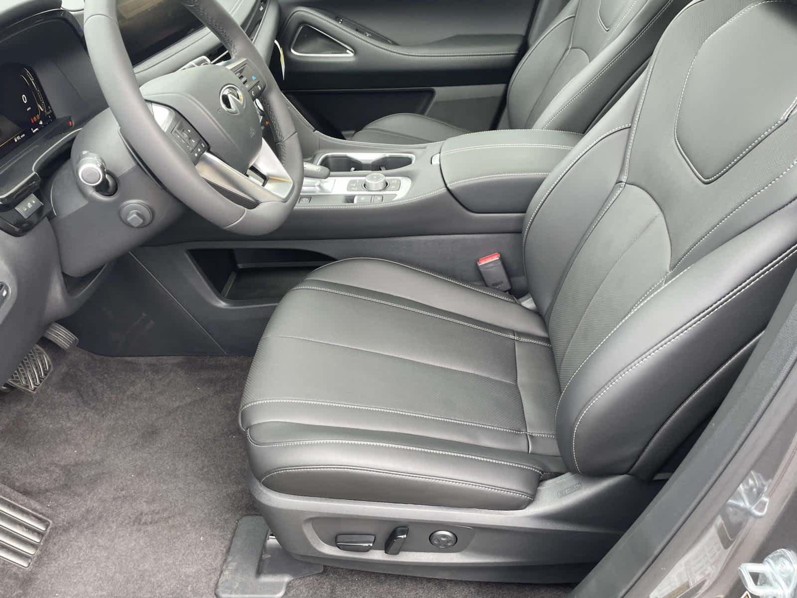 New 2026 Graphite Shadow INFINITI LUXE image 15