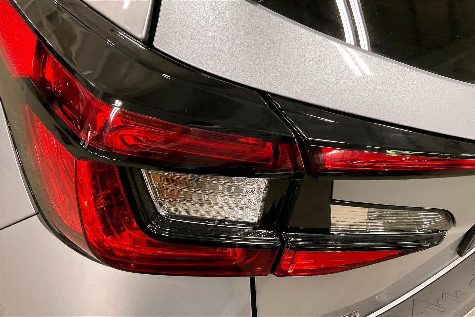 Used 2025 Ice Silver Metallic Subaru Limited image 28