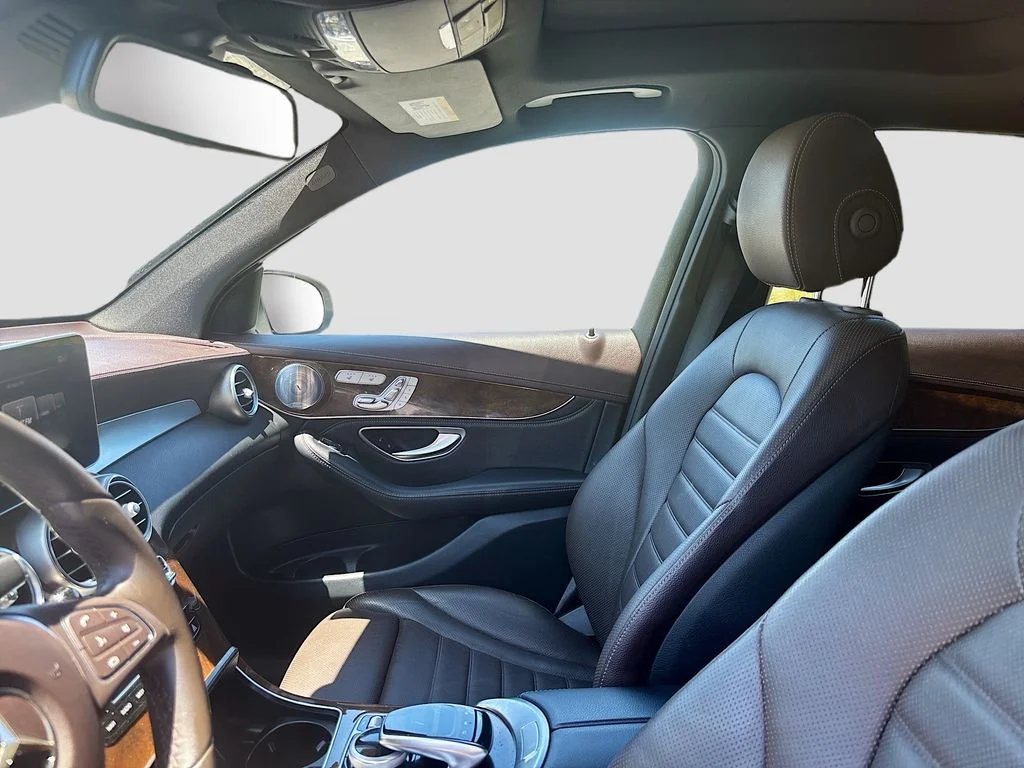 Used 2018 White Mercedes-Benz GLC 300 image 39