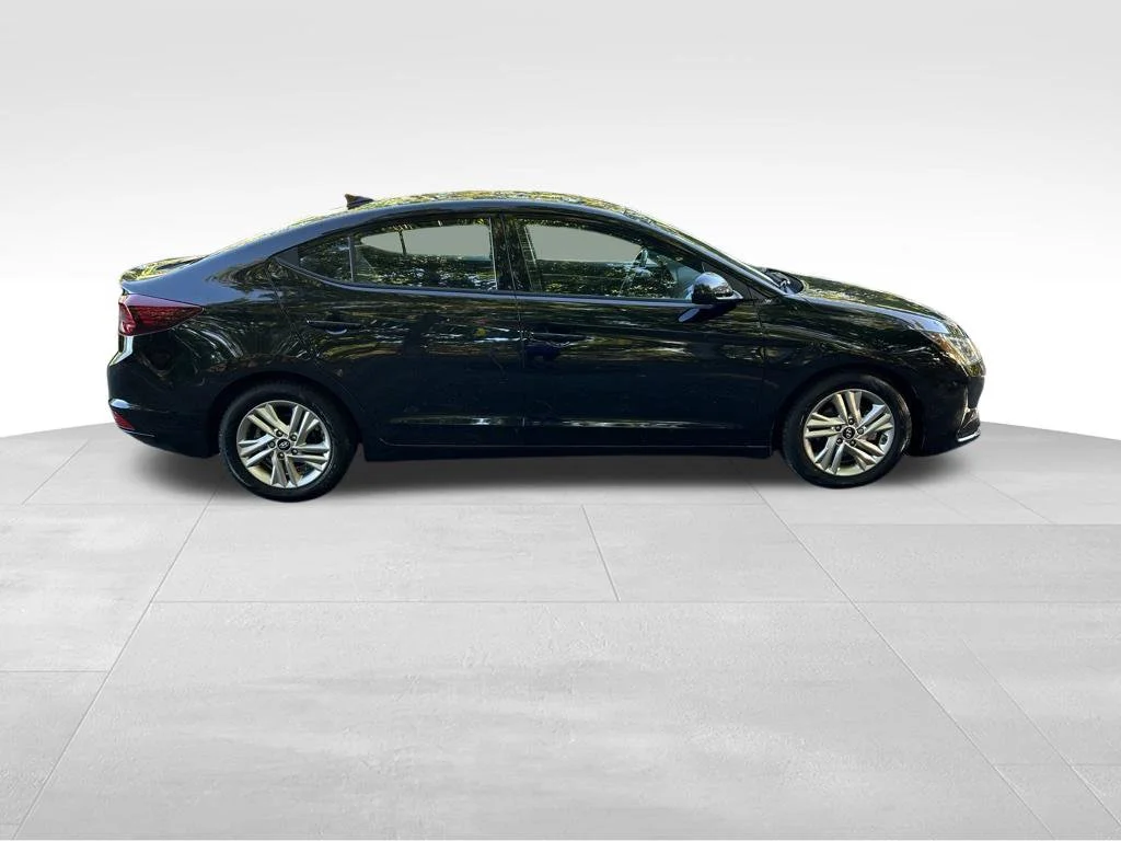 Used 2019 Black Hyundai Value Edition image 7