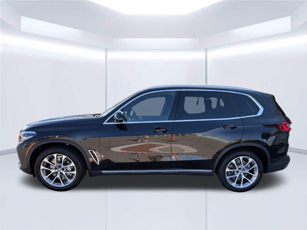 Used 2022 Black BMW sDrive40i image 3