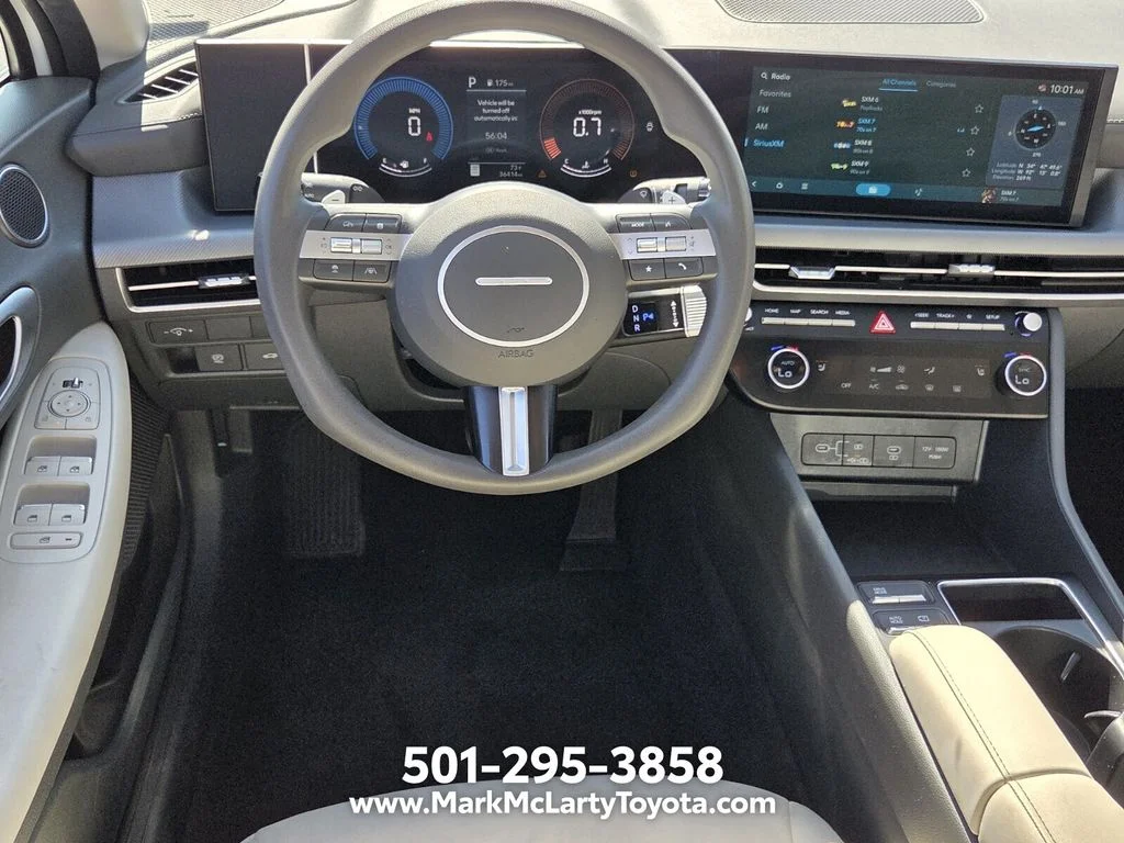 Used 2025 White Hyundai SEL image 11