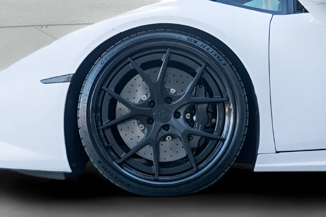 Used 2016  Lamborghini  image 17
