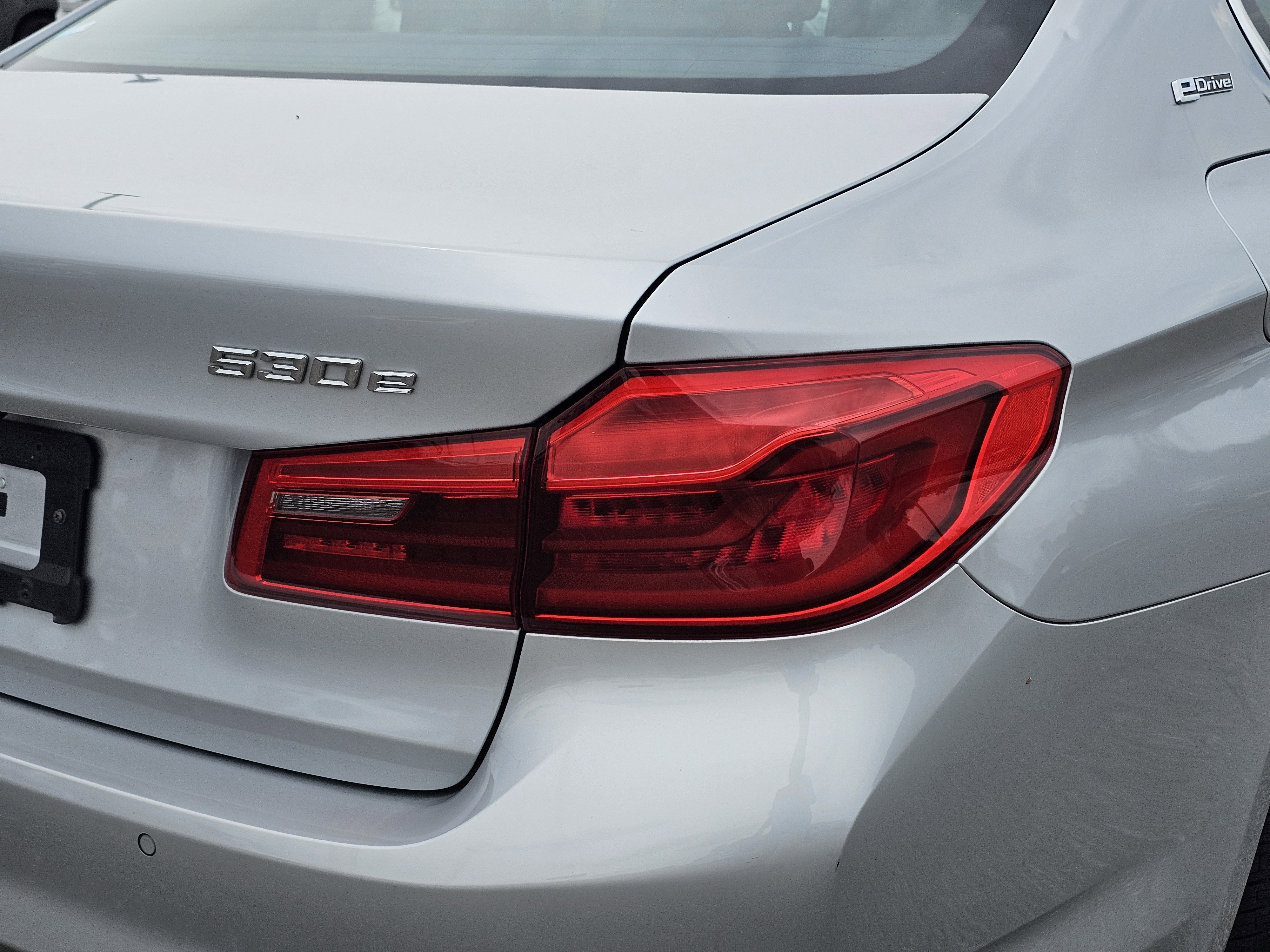 2019 BMW 5 Series 530e - Photo 9