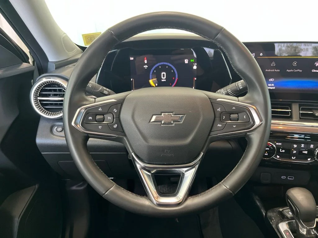Used 2025 Green Chevrolet ACTIV image 5