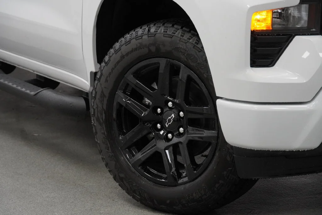 New 2026 Summit White Chevrolet Custom image 9