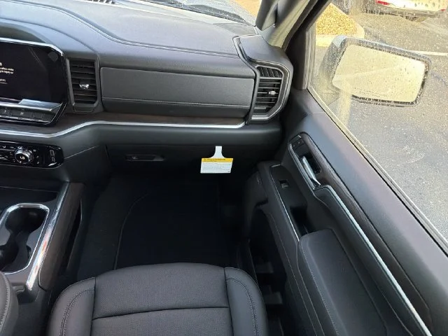 2026 GMC Sierra 1500 SLT - Photo 17