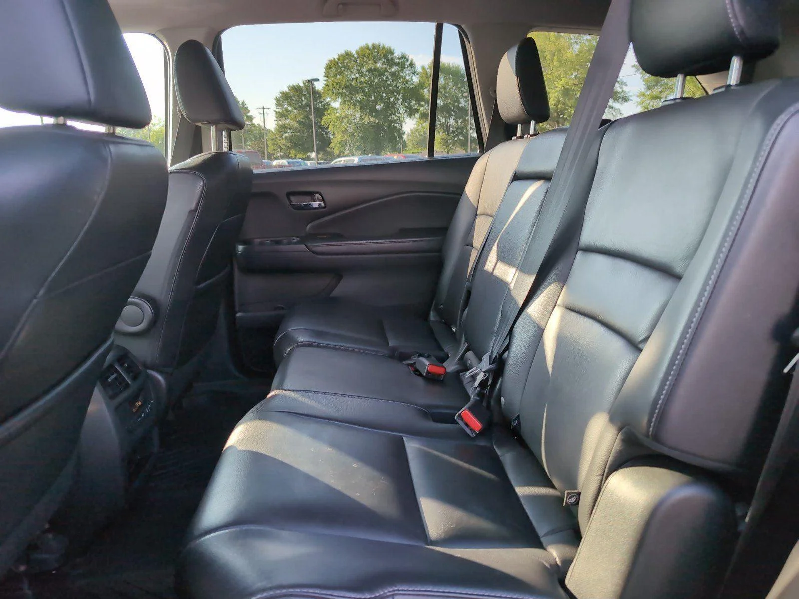 Used 2018 Crystal Black Pearl Honda EX-L image 37