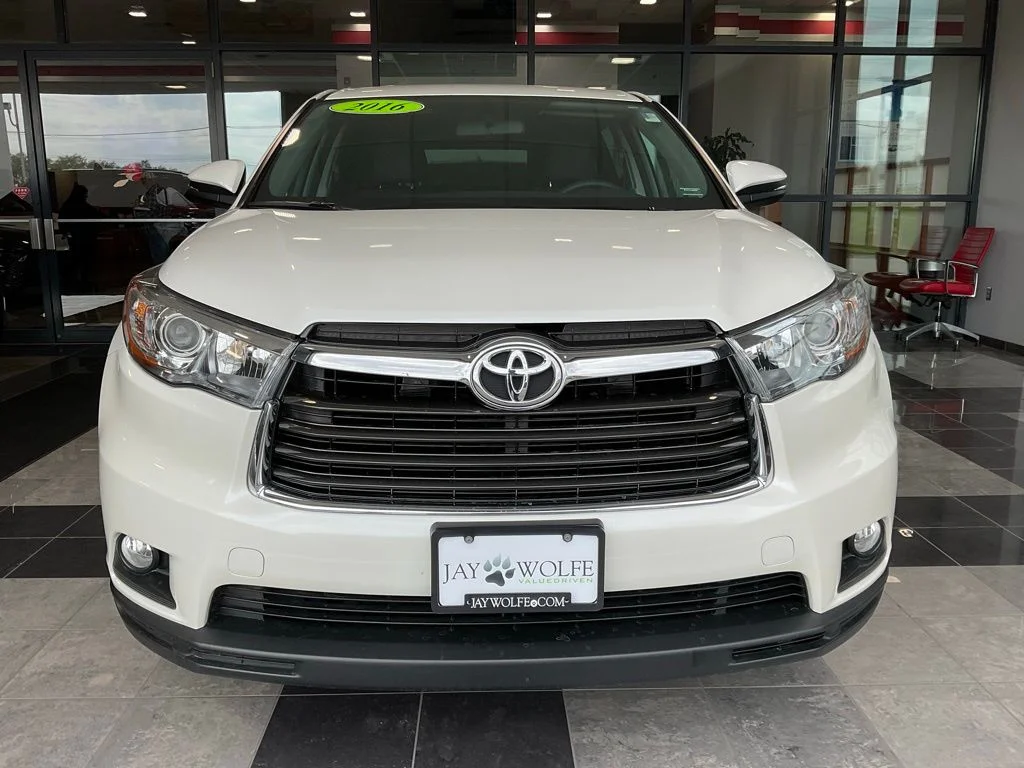 Used 2016 Toyota Highlander LE Plus with VIN 5TDBKRFH4GS266214 for sale in Kansas City