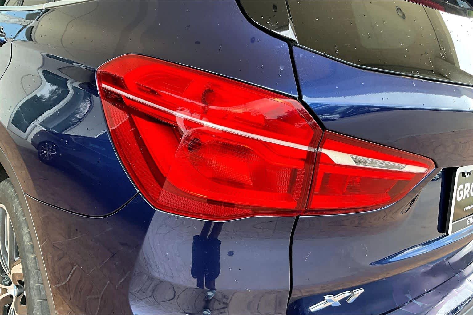 Used 2018 Mediterranean Blue Metallic BMW xDrive28i image 27
