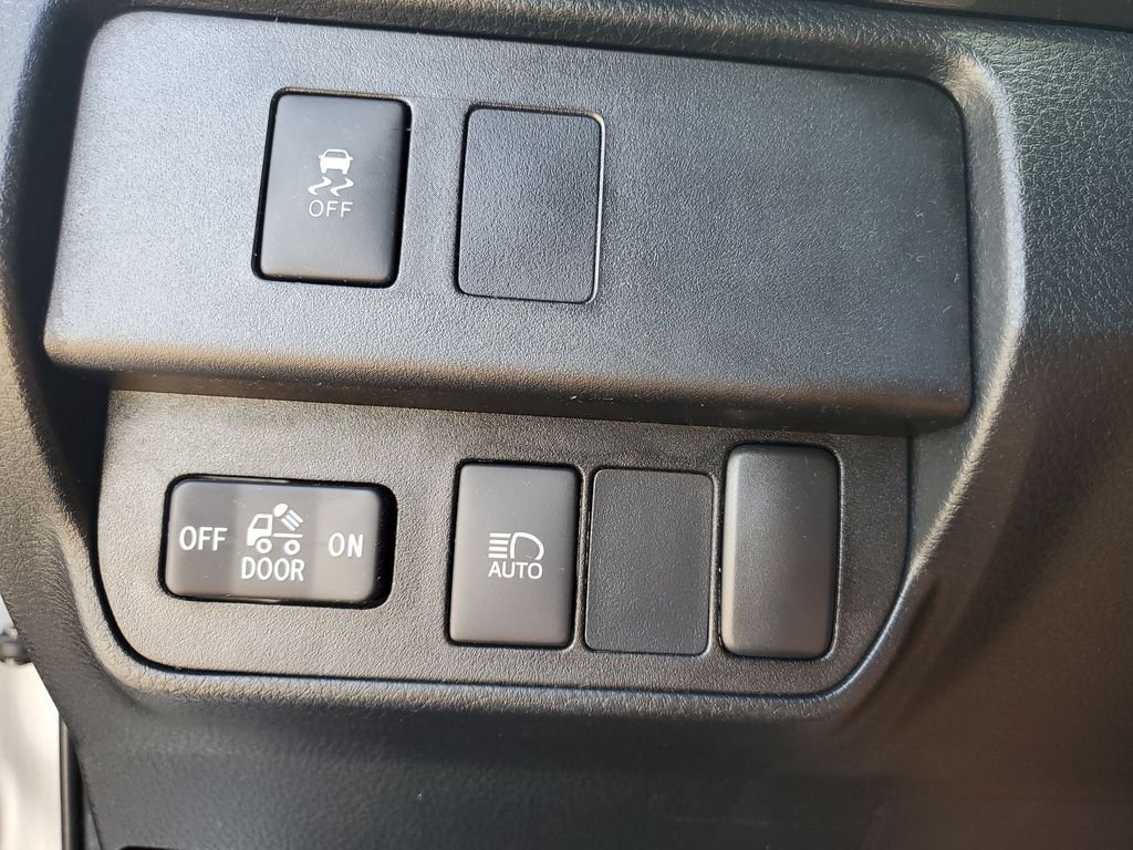 Used 2022 Silver Toyota SR5 image 22
