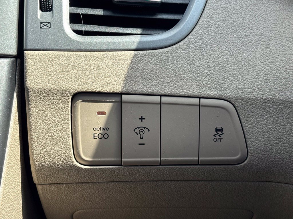 Used 2016 Brown Hyundai SE image 29
