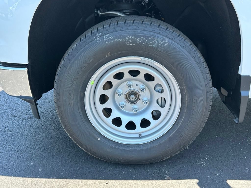 New 2026 Summit White Chevrolet WT image 11