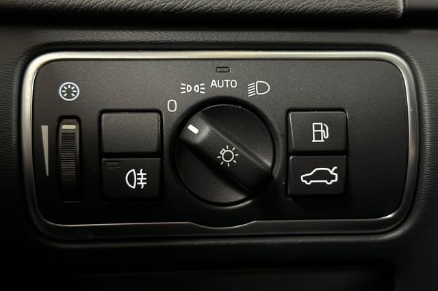 Used 2015 Gray Metallic Volvo T5 Premier image 36