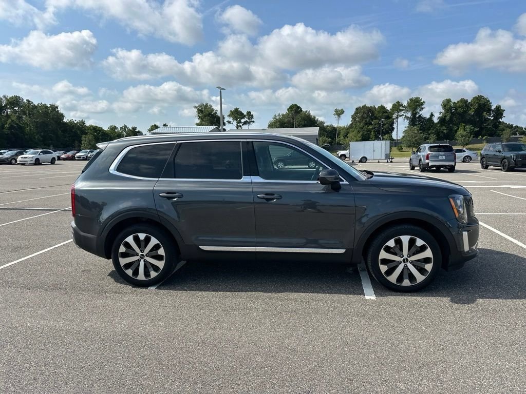 Certified Used 2022 Gray Kia EX image 3