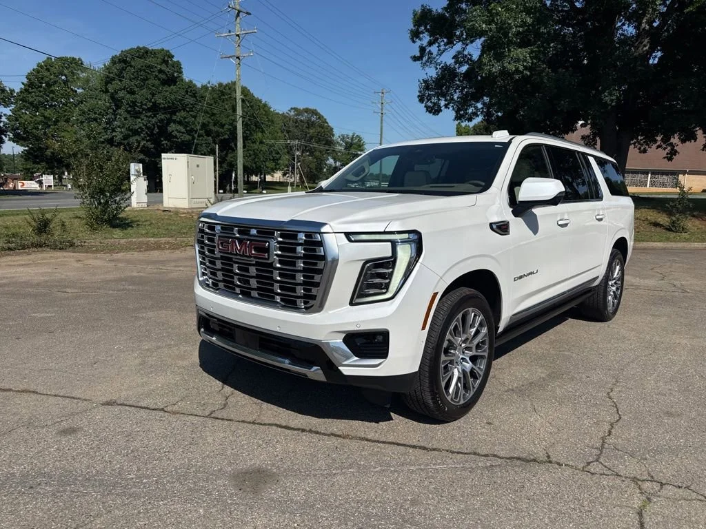 2025 GMC Yukon Denali AWD's photo