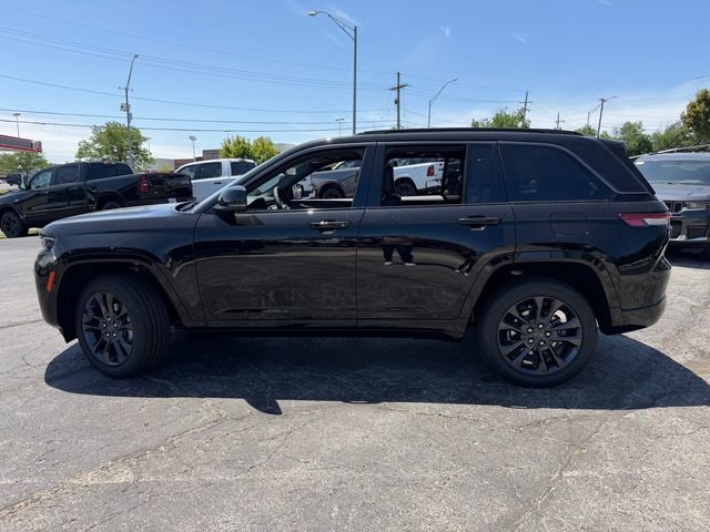 New 2026 Diamond Black Crystal Pearl-Coat Exterior Paint Jeep Limited Reserve image 10