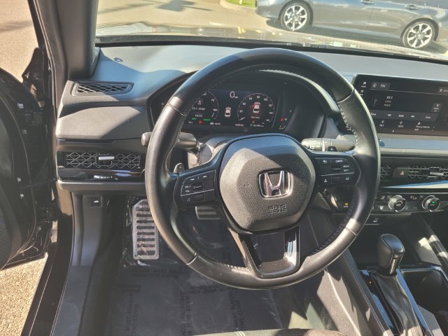 Used 2024  Honda Sport image 30
