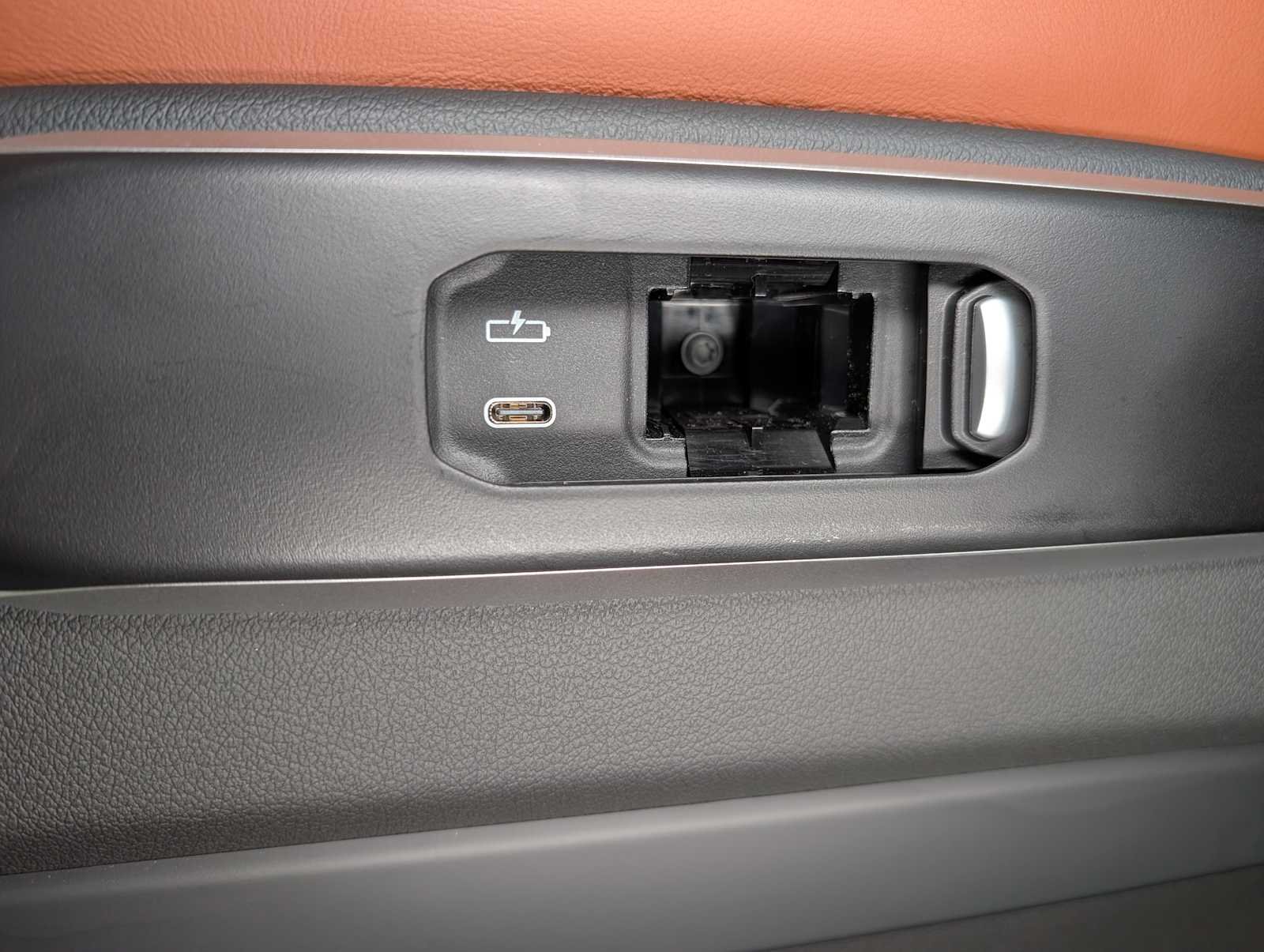 Used 2025 Skyscraper Grey Metallic BMW M60i image 23
