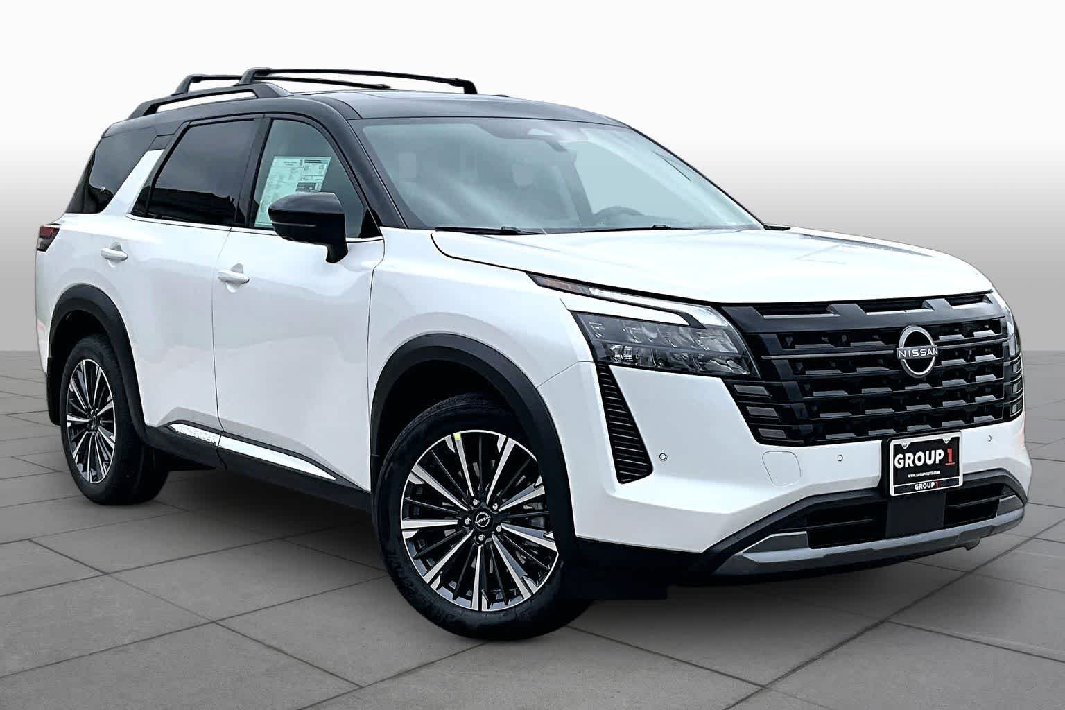 New 2026 Everest White Pearl TriCoat / Super Black Two-tone Nissan Platinum image 2