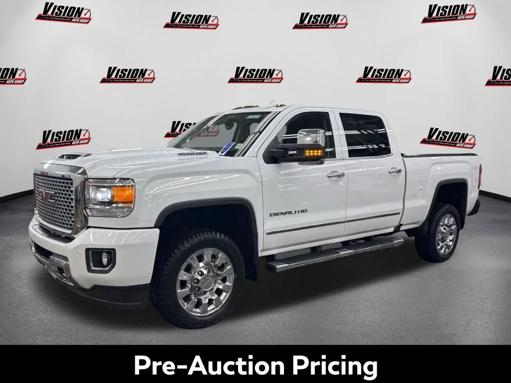2017 GMC Sierra 4WD Crew Cab Standard Box Denali's photo