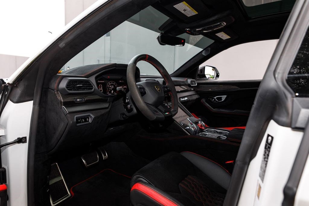Used 2024 White Lamborghini Performante image 23