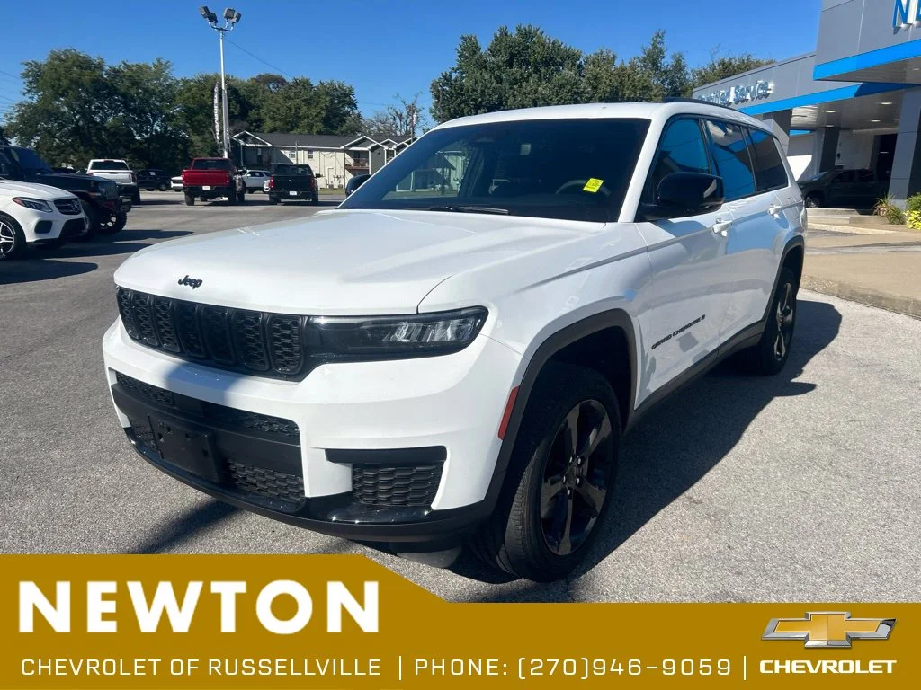 Used 2024 Bright White Clearcoat Jeep Altitude image 3