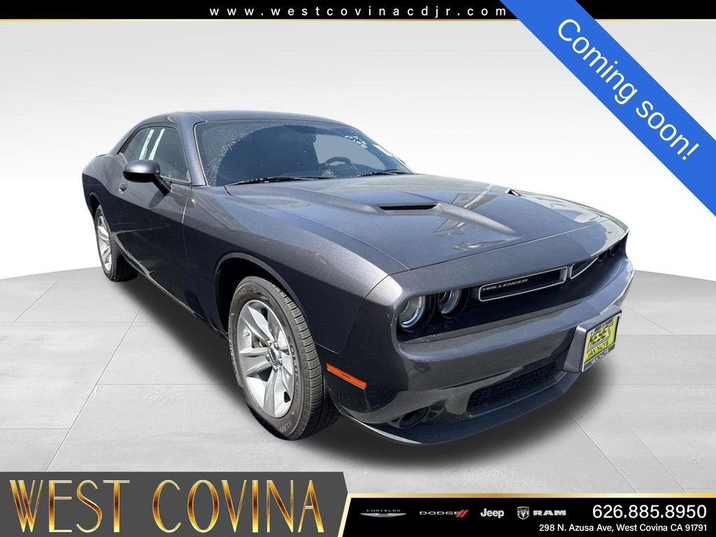 Used 2023 Gray Dodge SXT image 1