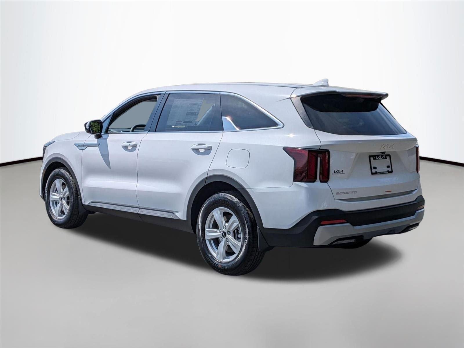 New 2026 Glacial White Pearl Kia LX image 3