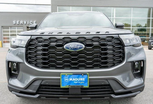 New 2026 Carbonized Gray Metallic Ford ST-Line image 3