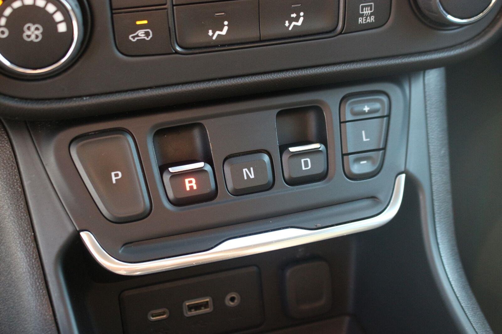 Used 2020 SUMMIT WHITE GMC SLE image 26
