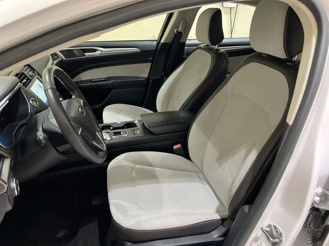 Certified Used 2020 White Ford SE image 17