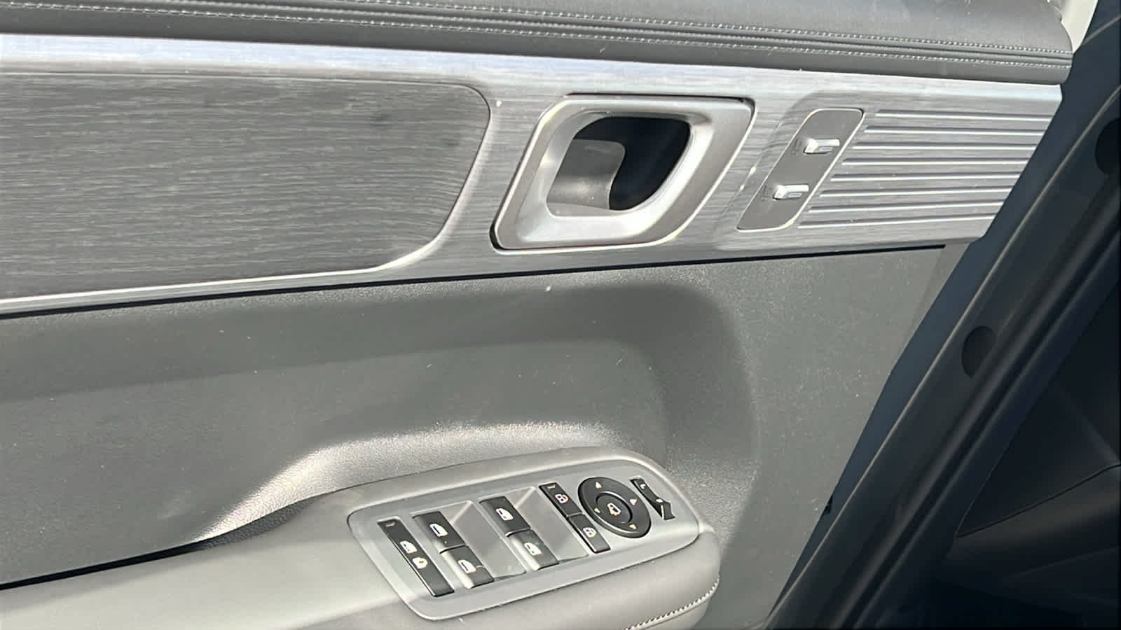 New 2027 Hampton Gray Hyundai Limited image 22