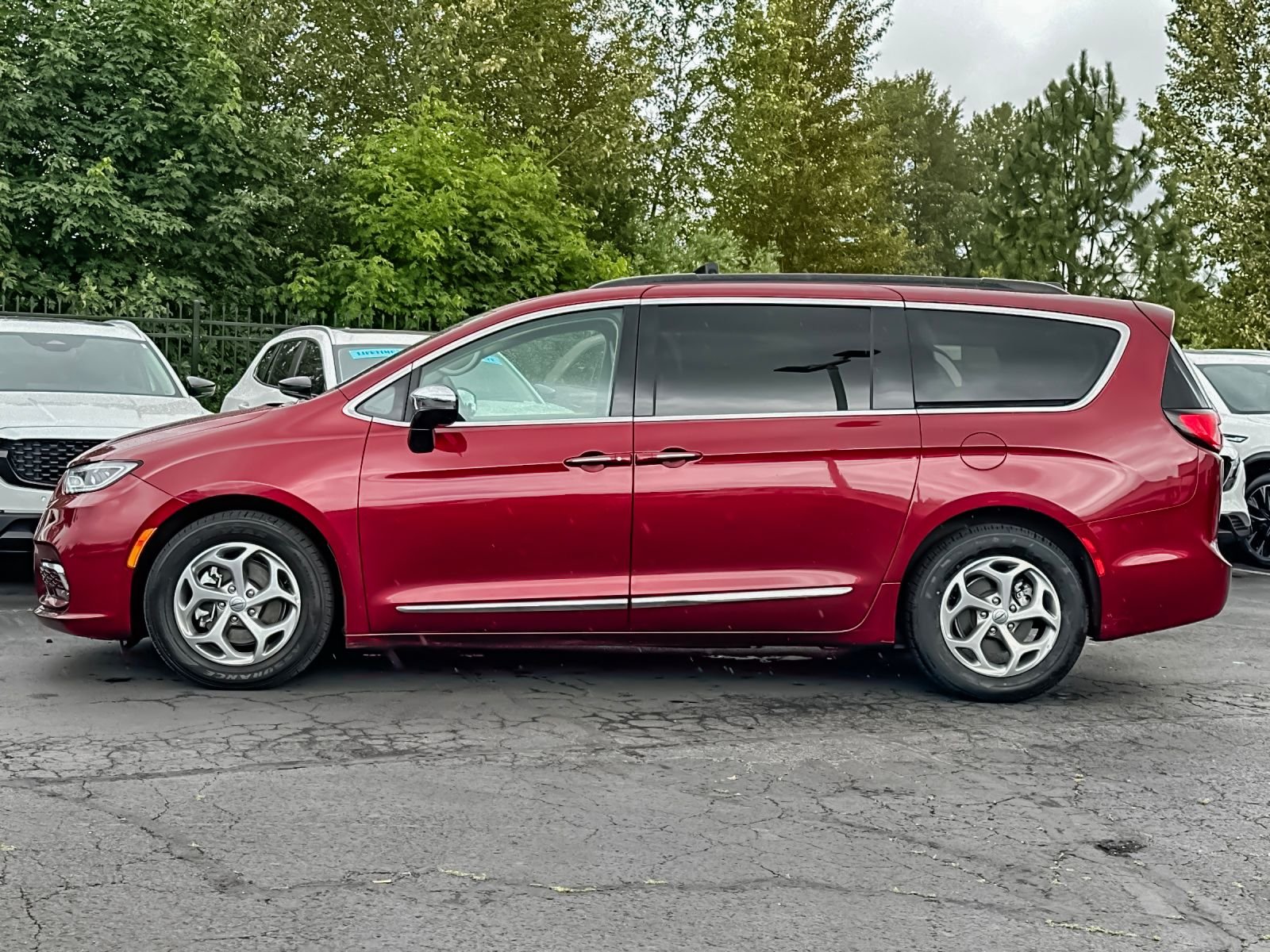 Used 2023 Red Chrysler Limited image 6