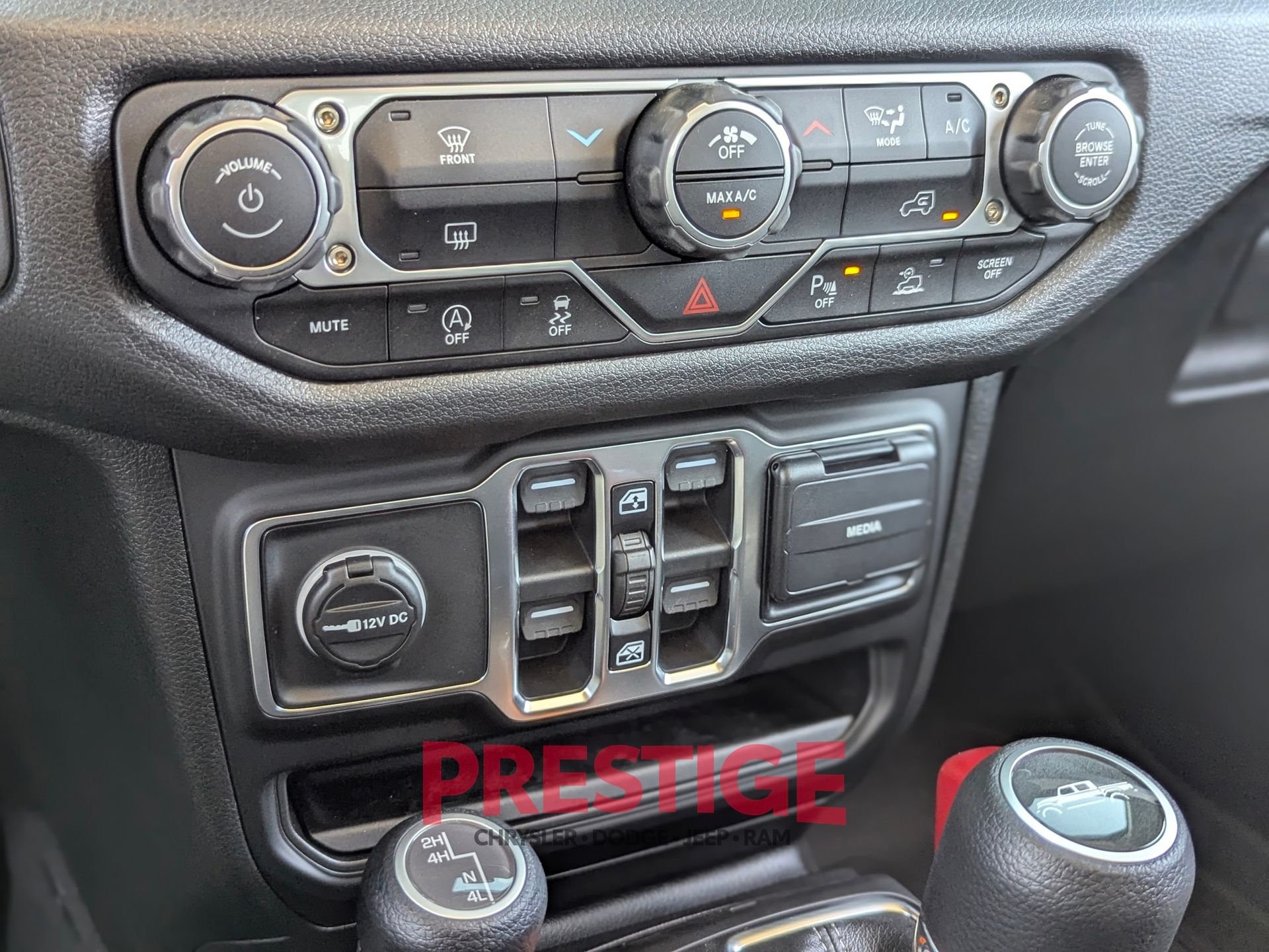 New 2026 Bright White Clear-Coat Exterior Paint Jeep Sport S image 17