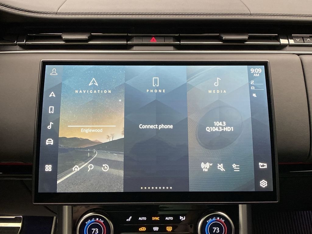 Used 2023  Land Rover SE image 10