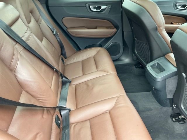 Used 2019 White Volvo T5 Momentum image 36