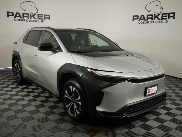 Certified Used 2023 Elemental Silver Metallic Toyota XLE w/ Weather Pkg image 4