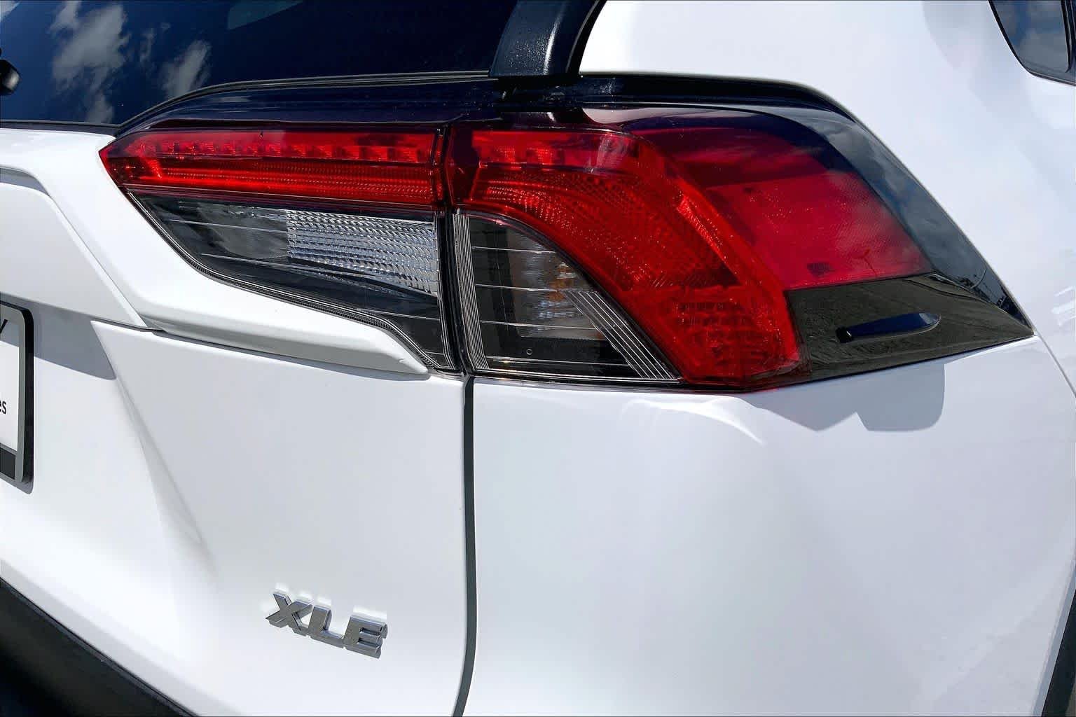 Used 2025 Ice Cap Toyota XLE image 30