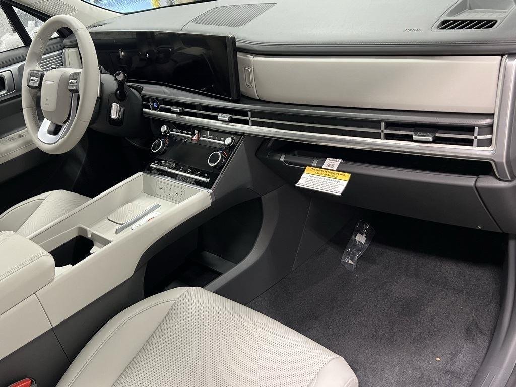 New 2025 Shimmering Silver Hyundai SEL AWD image 20